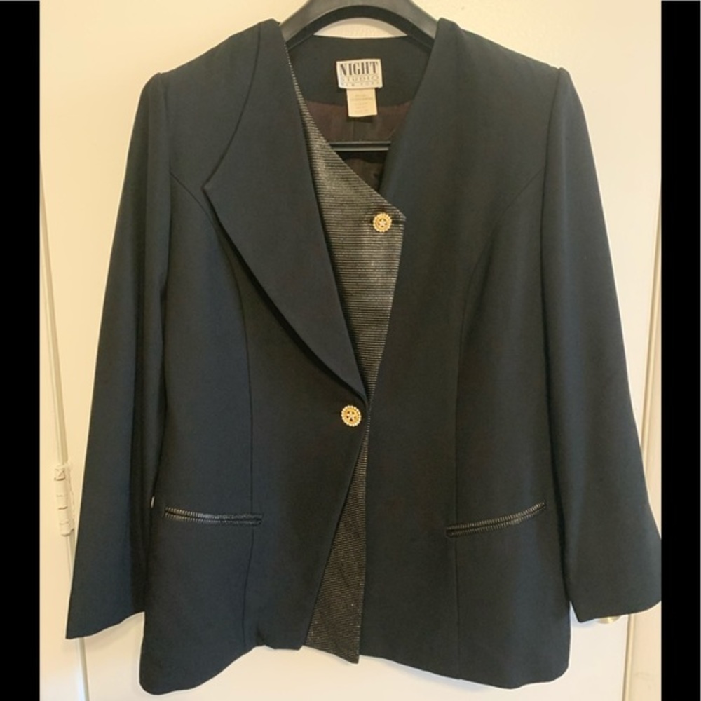 NWOT women’s black/gold blazer